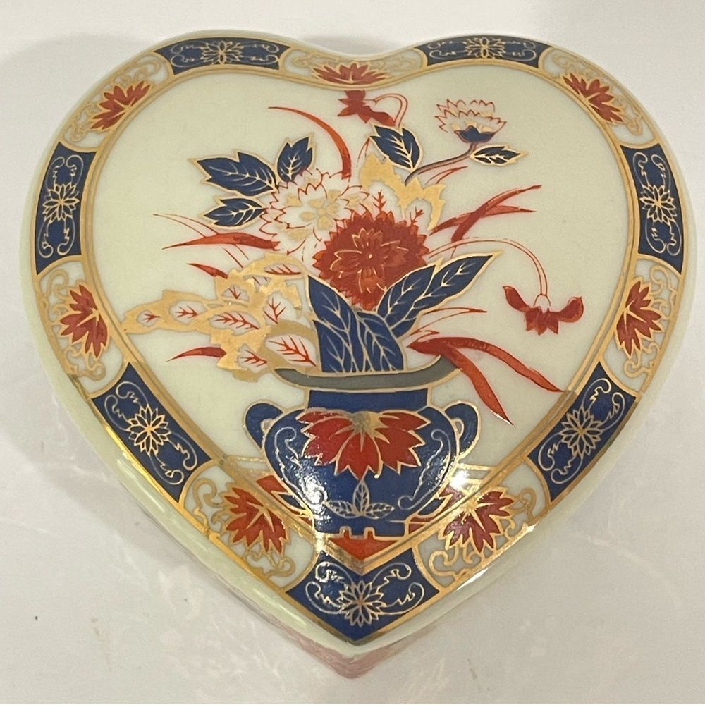 Vintage Imari Ware Japan Porcelain Heart Shaped Trinket Jewel Box Floral Lidded